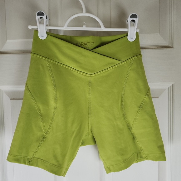 L*SPACE x Tessa Brooks 2 Piece Aim High Top (S) & Bike Shorts (M) Matching Set - Picture 6 of 15